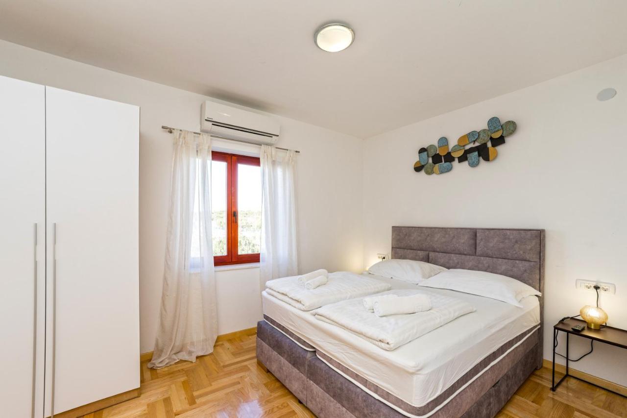Villa Slavica Sveti Filip i Jakov Eksteriør billede